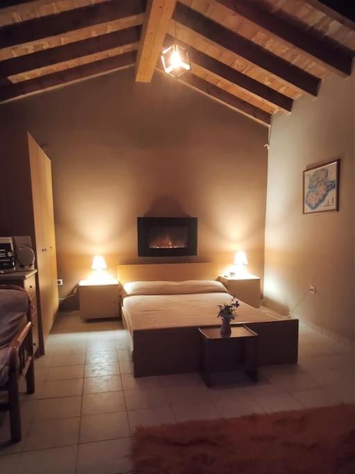 Penthouse Studio Next To The Sea 萨拉米斯 外观 照片