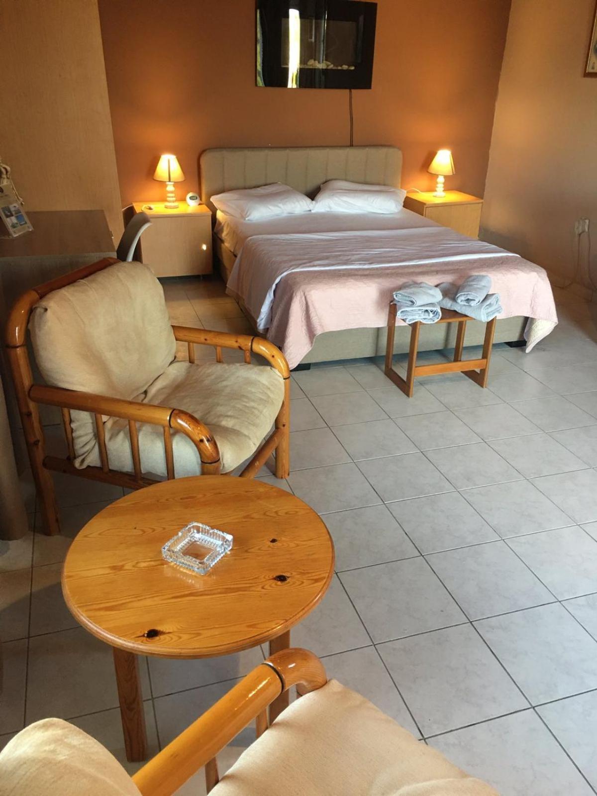 Penthouse Studio Next To The Sea 萨拉米斯 外观 照片